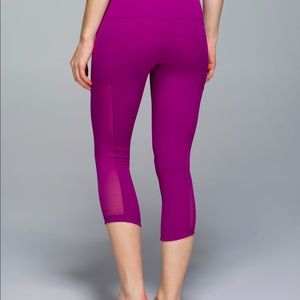 Lululemon Hot To Street Crop: Size 8